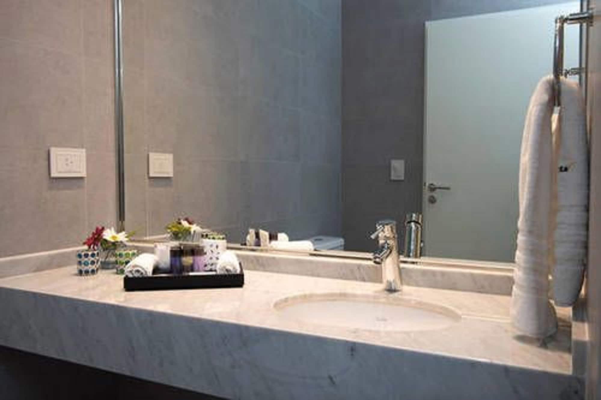 Arc Arenales Studios & Suites Buenos Aires Eksteriør billede